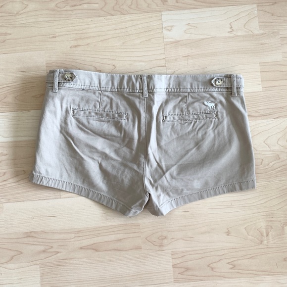 Abercrombie & Fitch Low Rise Creamy Color Shorts - Picture 5 of 10